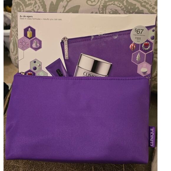 Clinique A+ De-Agers Anti-Aging Skincare Set - Picture 4 of 10